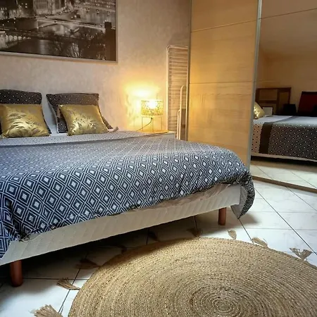 شقة Confortable En Centre-ville + Parking Prive + Cour